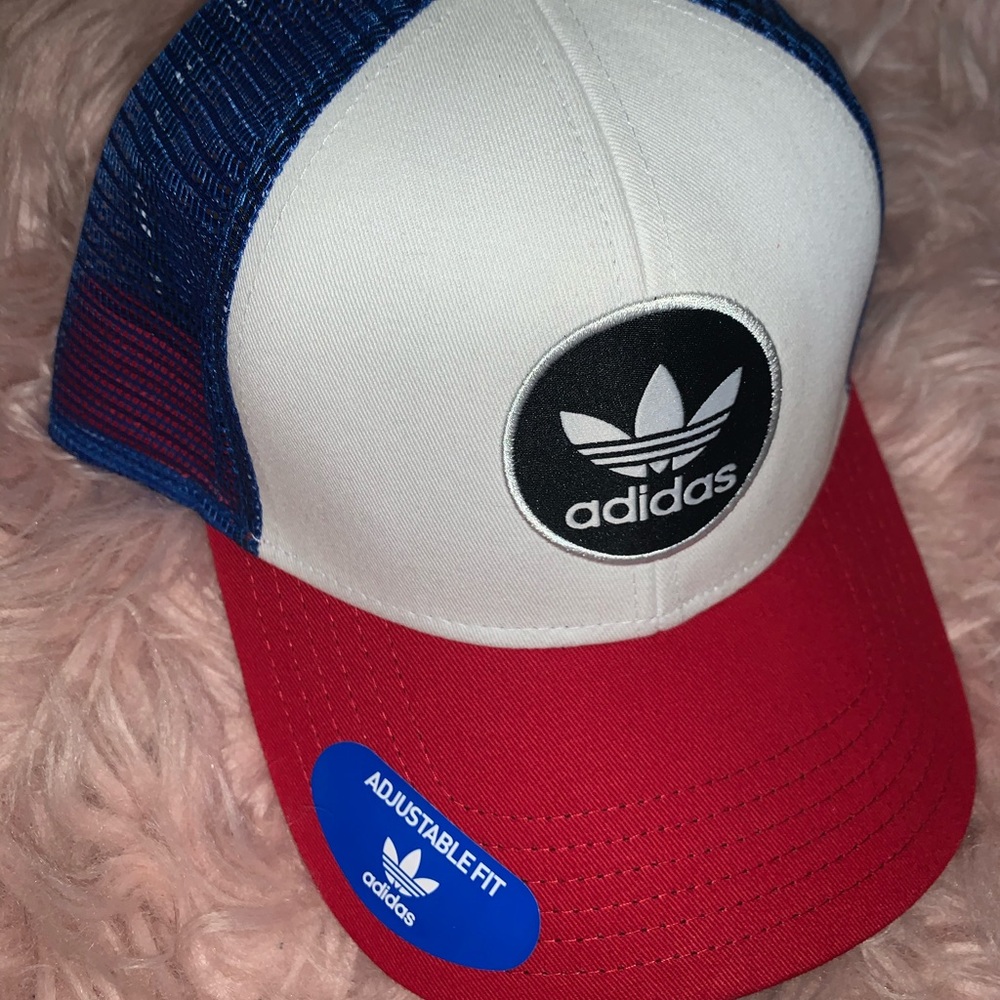 Adidas hat NWT